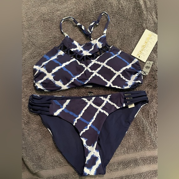 Bikini top and bottom set - Picture 2 of 4